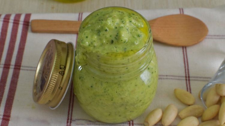 Pesto de courgettes aux amandes