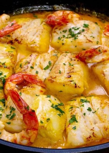 merlu et crevettes en sauce